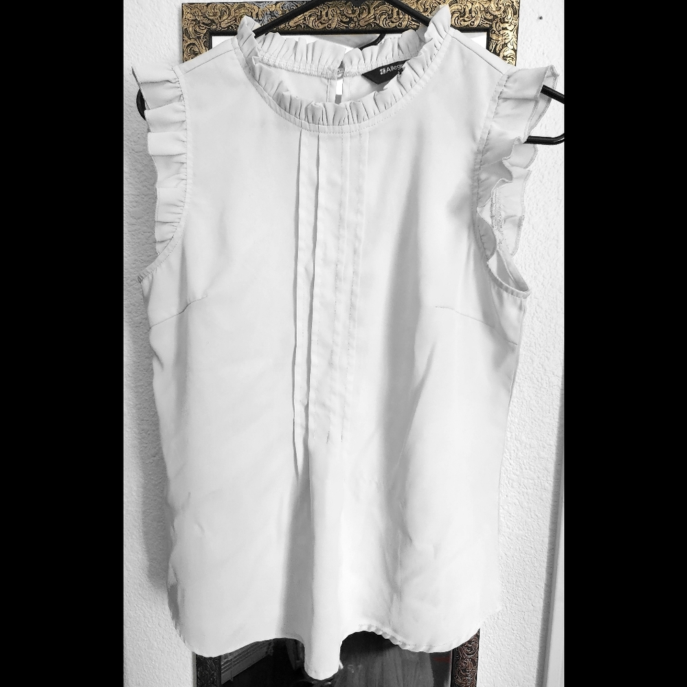 Sleeveless Blouse - Picture 4 of 8